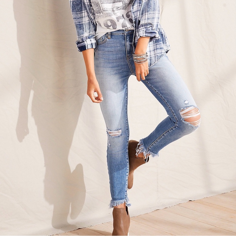 KanCan™ 25 High Rise Light Wash Destructed Skinny Women’s Jeans Frayed Hems